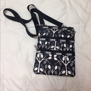 LeSportsac cross body bag/purse