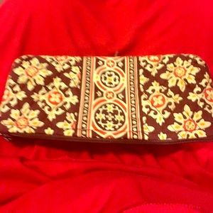 ACCESSORY - VERA BRADLEY MAKEUP BRUSH CASE