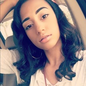 Meet your Posher, Renika