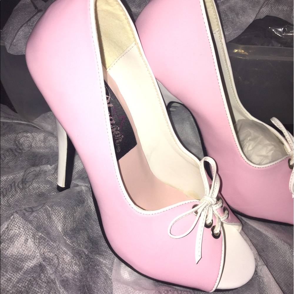 Size 5 Heels Pleaser Pink Peep toe vinyl NEW