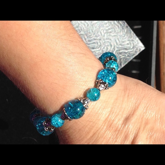 Sparkling Blue Glass Elastic Bracelet - Picture 3 of 3