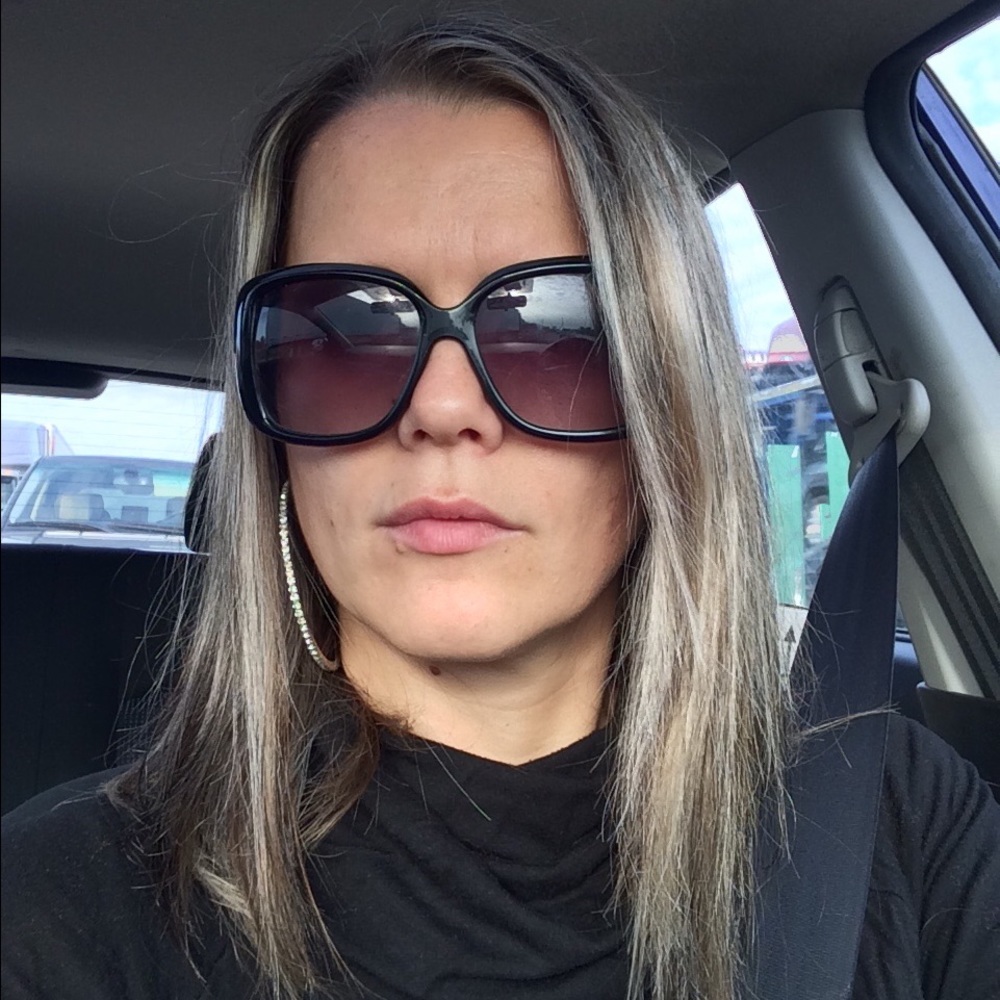 Meet your Posher, Eva