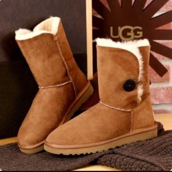 UGG Shoes - Bailey button Uggs