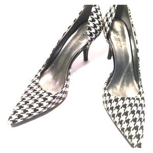 Classic Pointed toe AK low heel