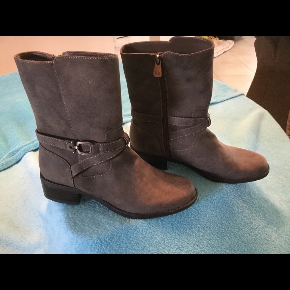 Anne Klein short boots - size 8.5 M