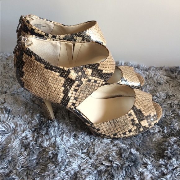 Python 🐍 print sz 7.5 Nine West heels - Picture 2 of 5
