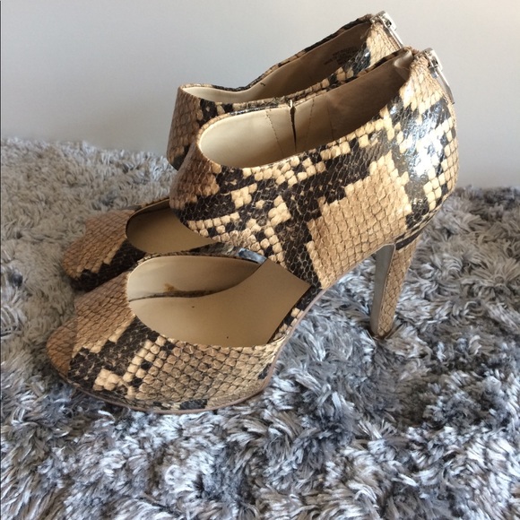 Python 🐍 print sz 7.5 Nine West heels - Picture 4 of 5