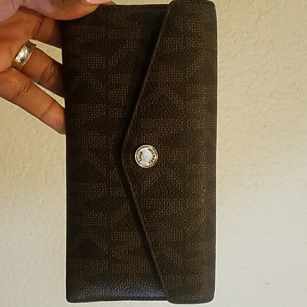 SALE!!!! envelope michael kors wallet