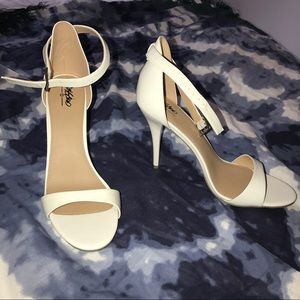 White strappy heels w/ silver hardware