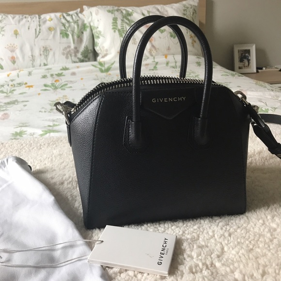 Givenchy Handbags - Givenchy antigona mini black.