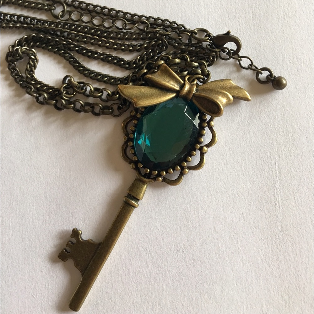 Retro inspired necklace