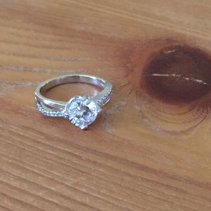 🔥FLASH SALE🔥 Stunning Diamond Ring