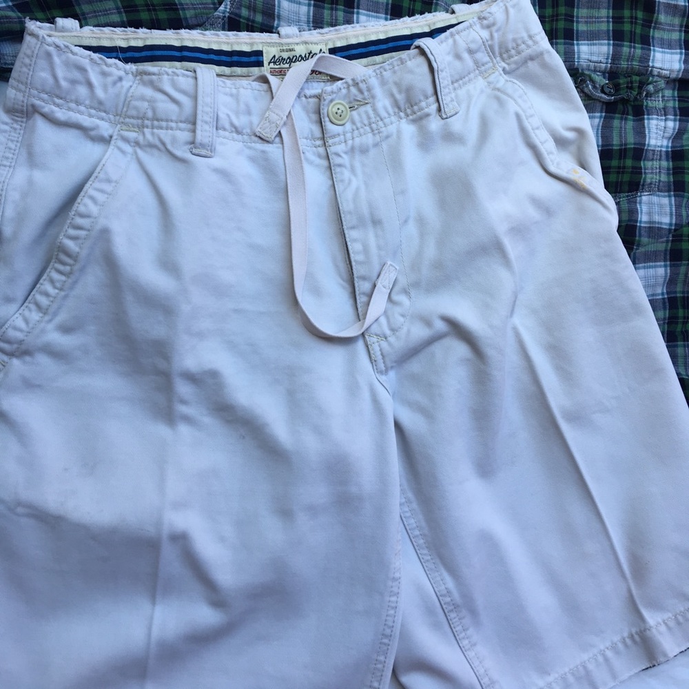 ⚫️ Aeropostale size 32 FLAT FRONT SHORTS in WHITE - Picture 2 of 4
