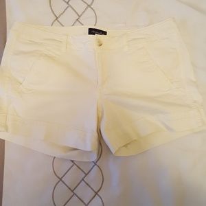 Cream american eagle shorts