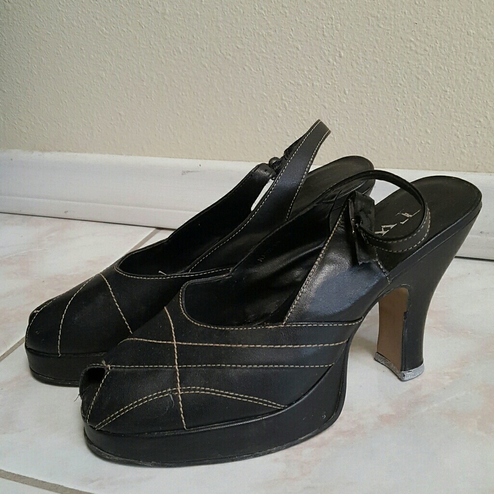 🚫 SOLD!!! Black slingback heels