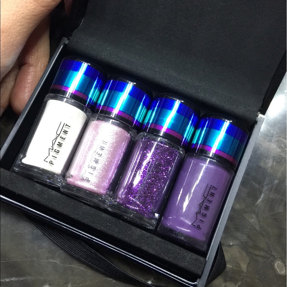 MAC Irresistibly Charming (Limited Edition)