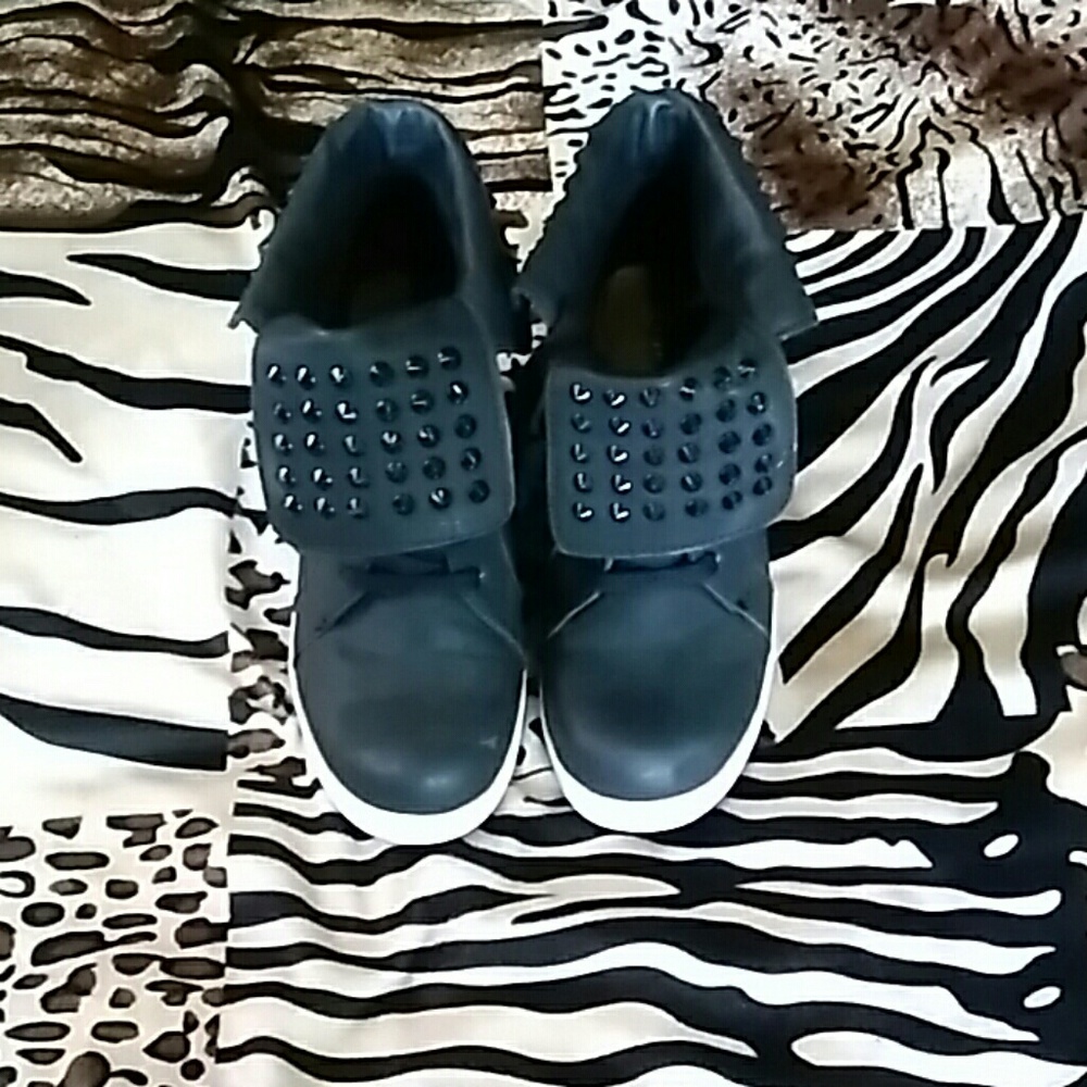 SUPER CUTE! Only worn twice great condition