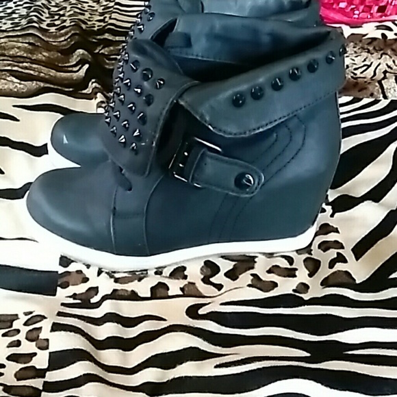 SUPER CUTE! Only worn twice great condition - Picture 2 of 2