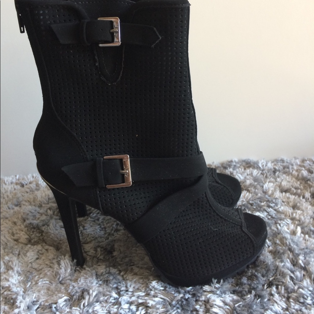 Juicy Couture perforated peep toe boots sz8