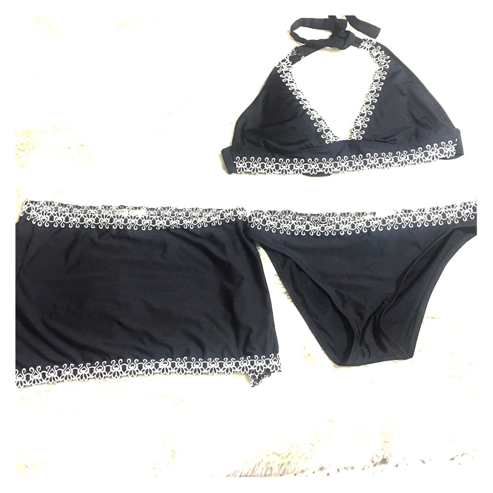 💕SOLD💕Becca bikini w/skirt. Bikini & skirt