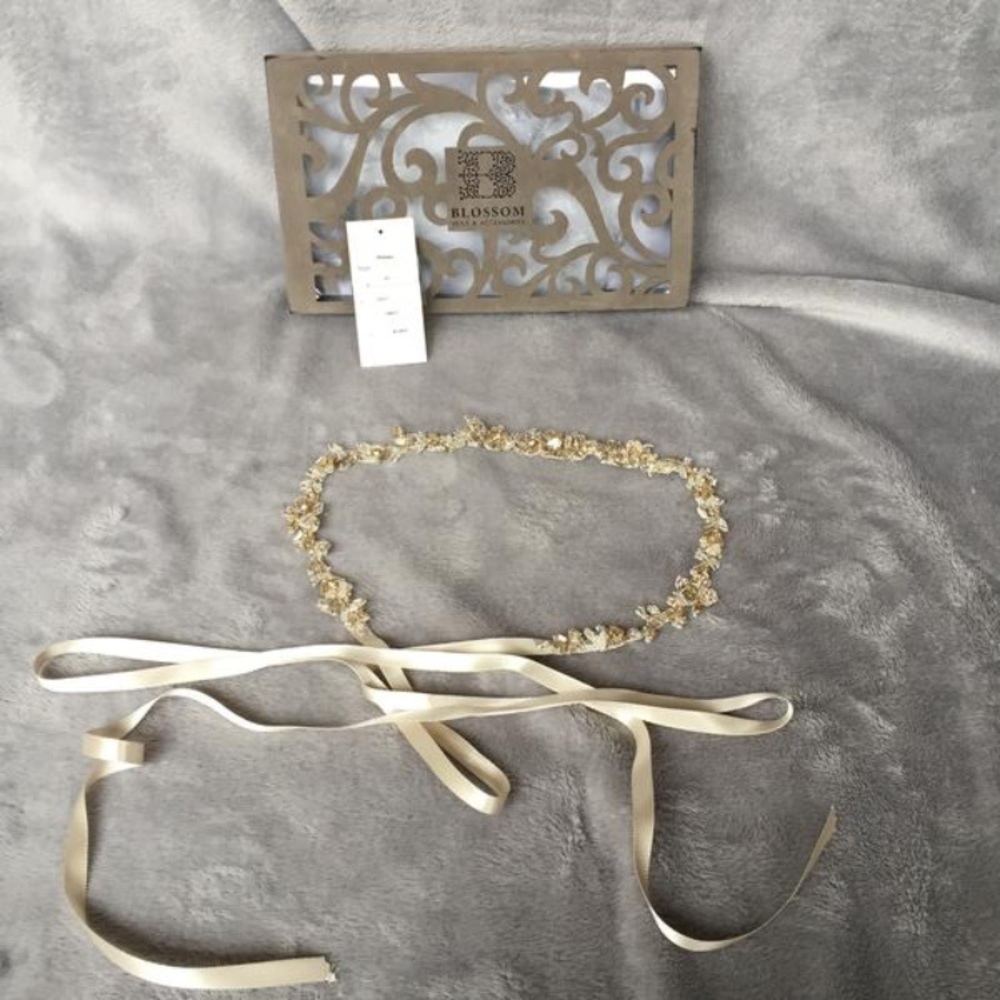 BLOSSOM Veils & Accessories