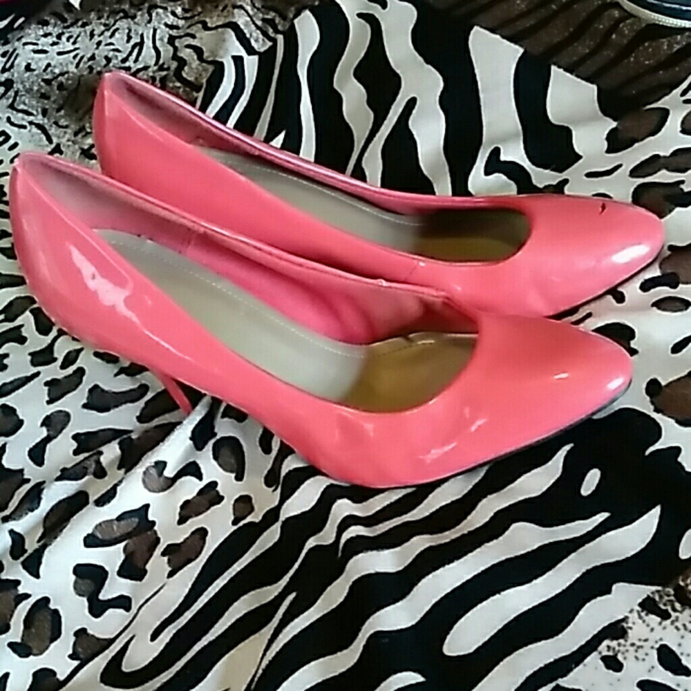 PEACH ?? HEELS - Picture 2 of 3
