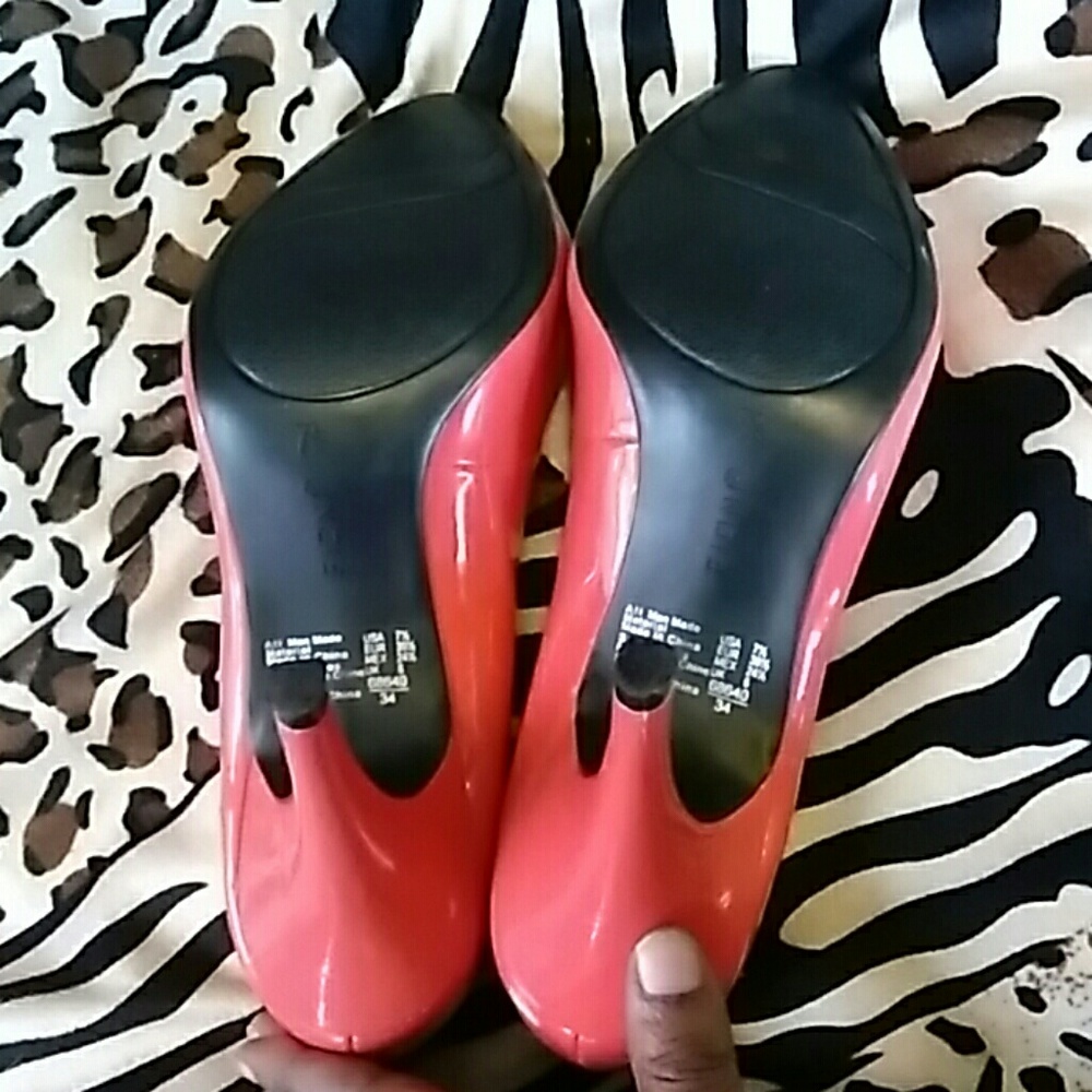 PEACH ?? HEELS - Picture 3 of 3