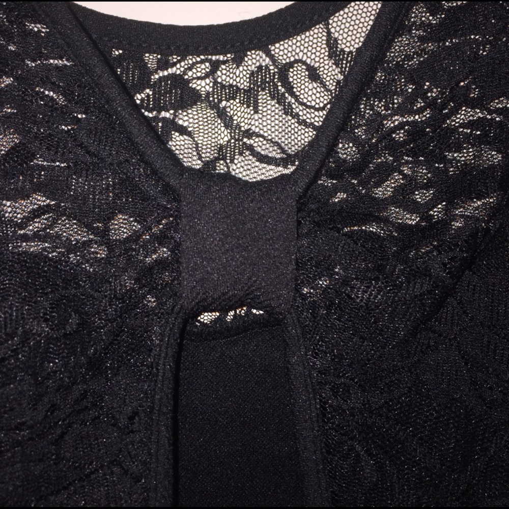 Extremely Cute Body Central Lace Top Blouse - Picture 3 of 3
