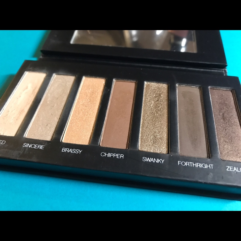Younique shadow pallet 1