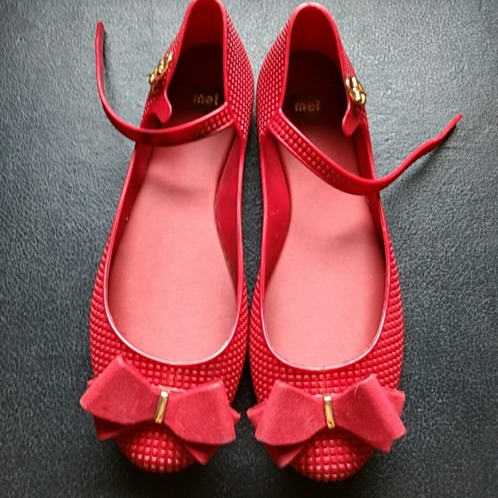 *SOLD* Textured red Melissa flats!