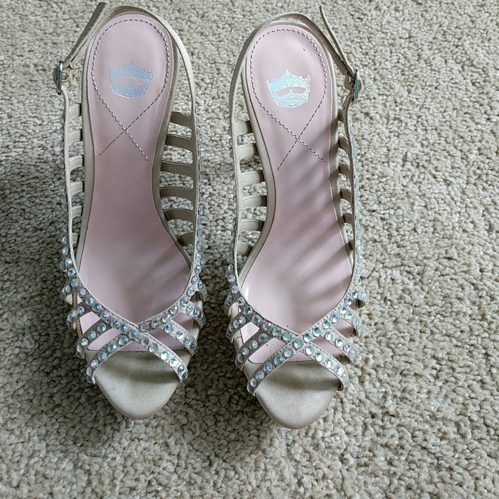 Size 6 Nude Rhinestone heels.