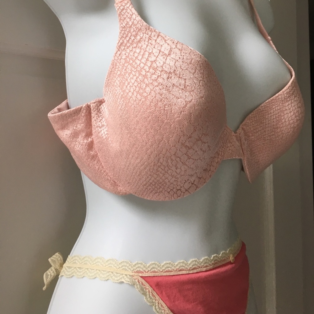 Luleh bras Light Pink the other is black strapless