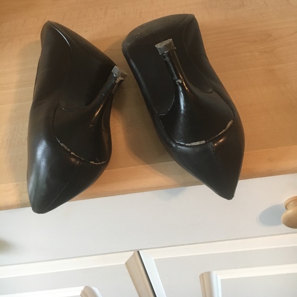 Liz Claiborne black heels - Picture 4 of 4