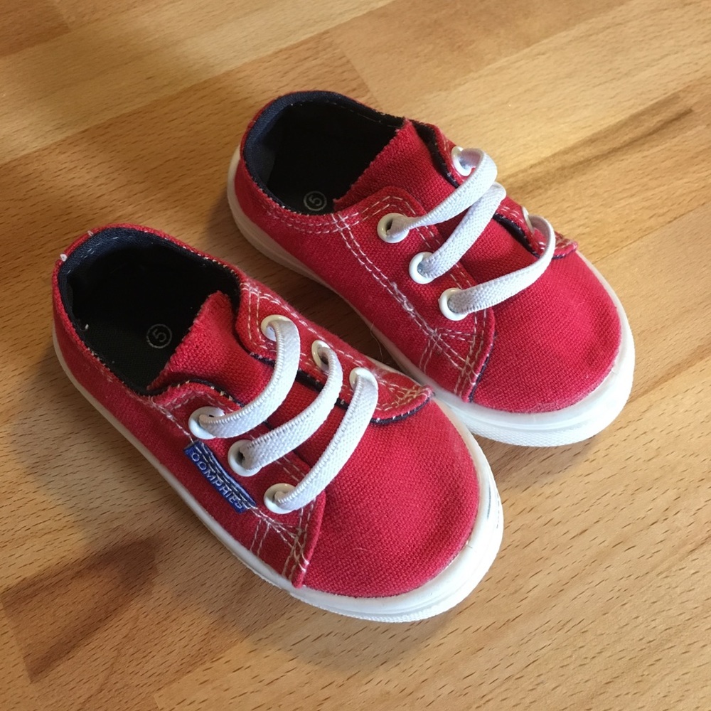 Infant Red kicks