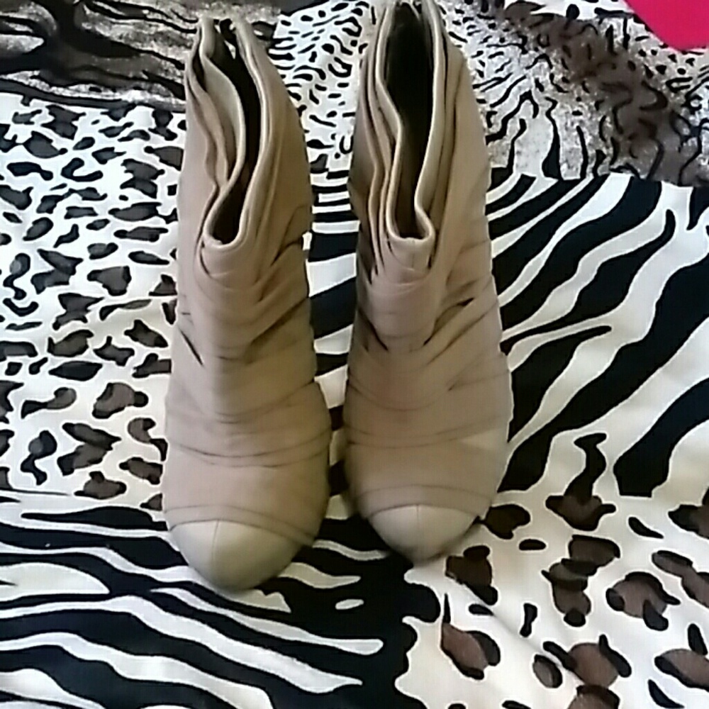 Tan very cute heels
