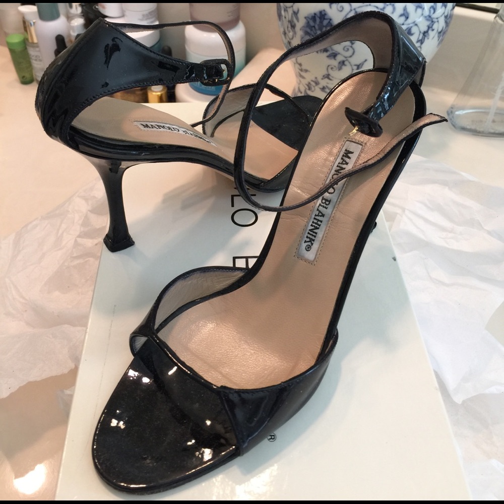 Black Patent Patent Manolo Blahnik heels  6 36