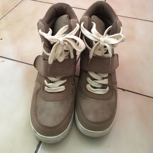Heeled sneakers