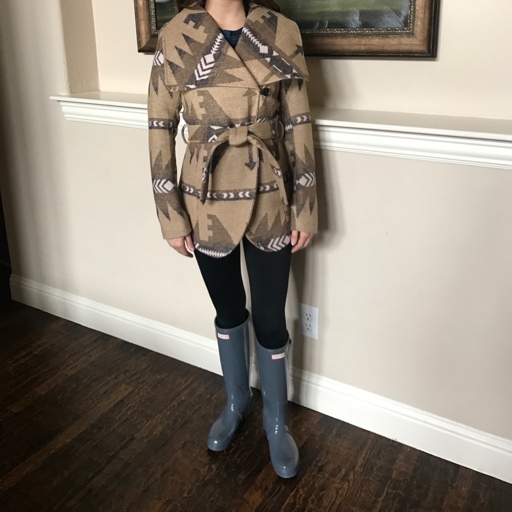 Gorgeous Aztec print coat, size XS - never worn!!
