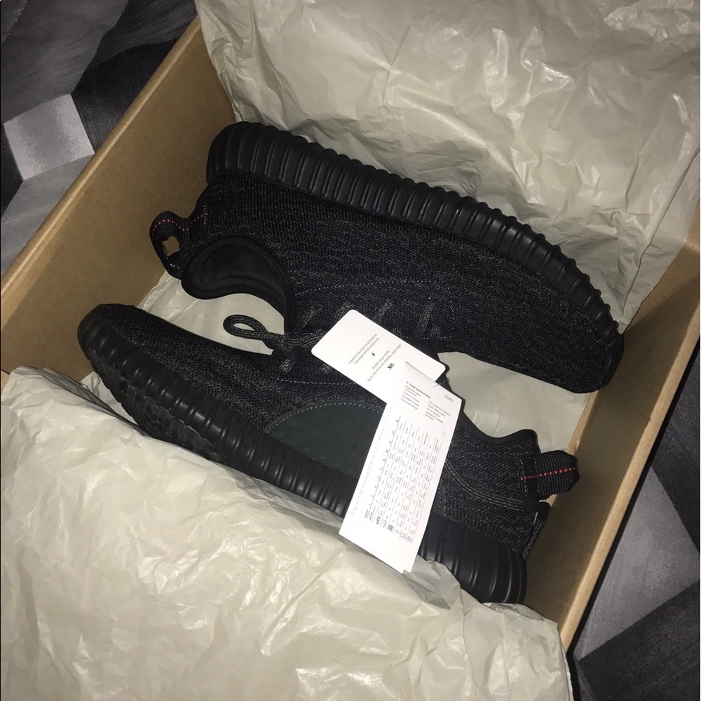 YEEZY PIRATE BLACK 9.5