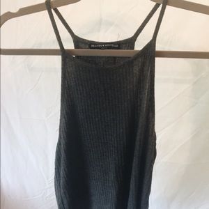 Brandy Melville - ribbed gray crop top