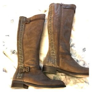 Jessica Simpson riding boot