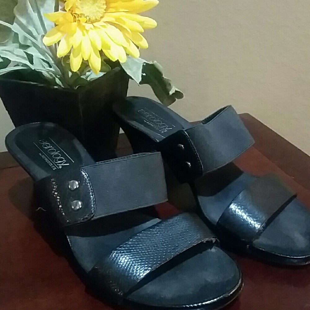 💥3 for $10💥 Black Slip on shoes with small heel