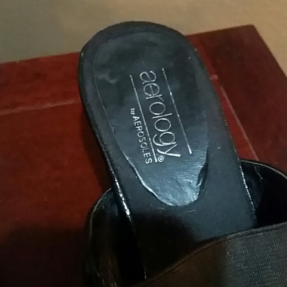 💥3 for $10💥 Black Slip on shoes with small heel - Picture 4 of 4