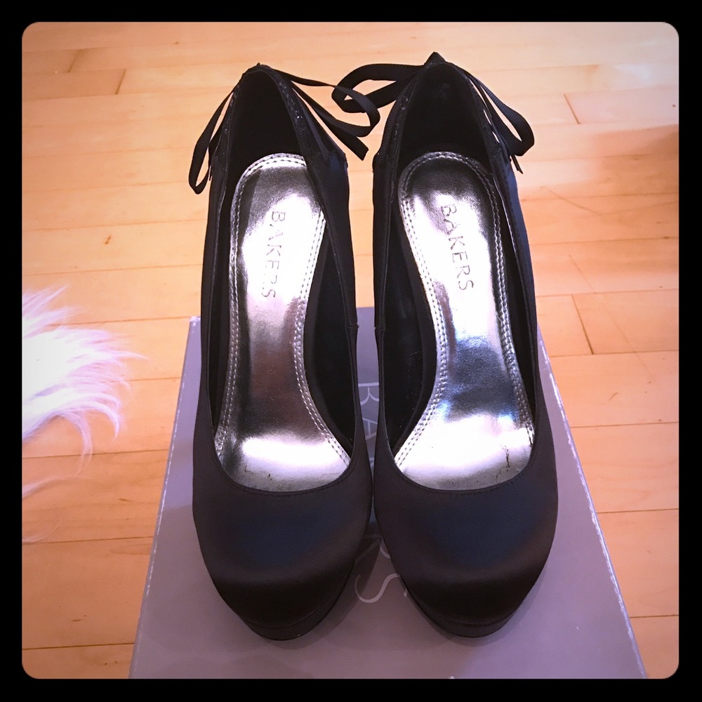 Elegant black Bakers pump!