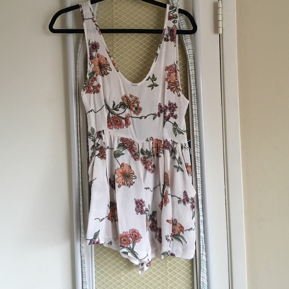 OFFERS RARE floral lily romper 🌸🌼🌺