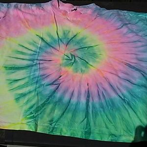 Short crop short sleeves tye dye shirt
