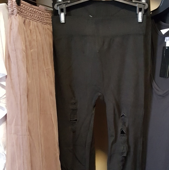 🆕️Sexy Distressed Black Leggings😍 - Picture 5 of 5