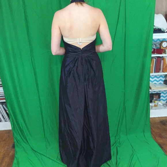 Taffeta Halter Gown. Size 14 - Picture 3 of 7