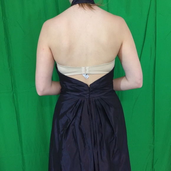 Taffeta Halter Gown. Size 14 - Picture 4 of 7