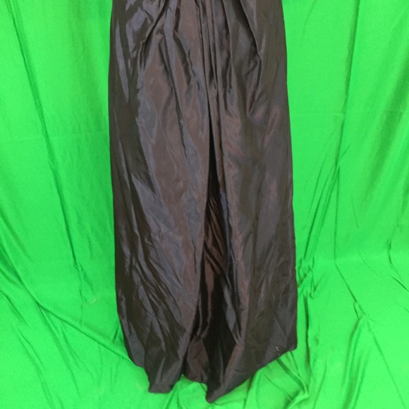 Taffeta Halter Gown. Size 14 - Picture 5 of 7